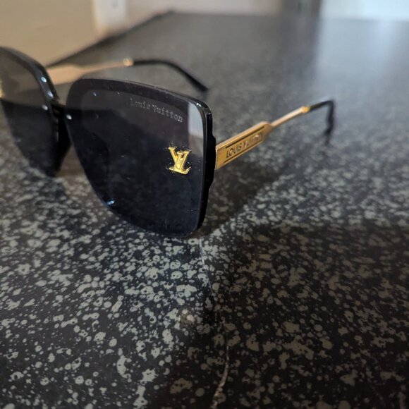 Louie Vuitton  UNISEX Sunglasses - Picture 1 of 3